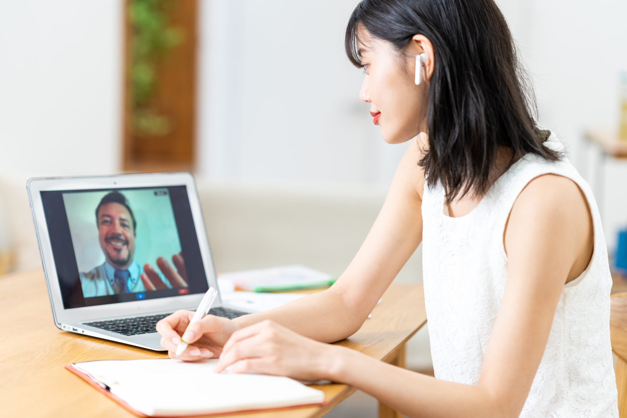 初心者向けのオンライン英会話8選！サービスの選び方や準備すべきことを徹底解説